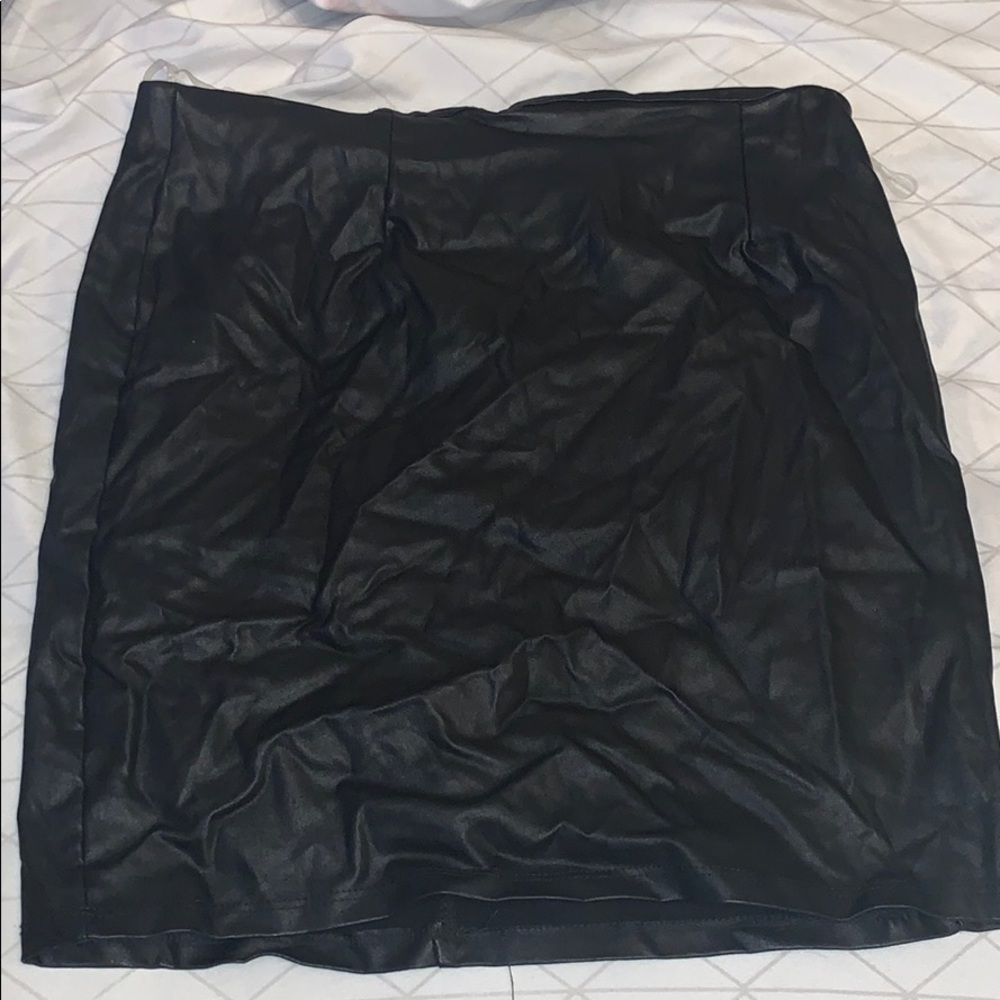 Black mini fake leather  skirt